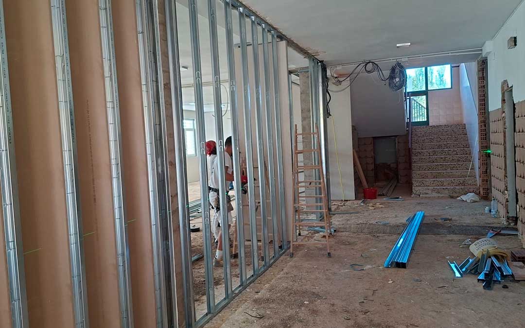 Trabajos de rehabilitación en el colegio de Utrillas./ Ayuntamiento.