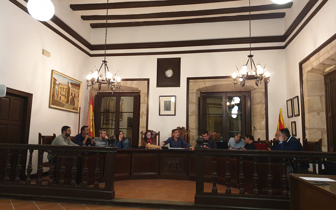 Pleno Ordinario en el Ayuntamiento de Valderrobres./M.J. Salvador