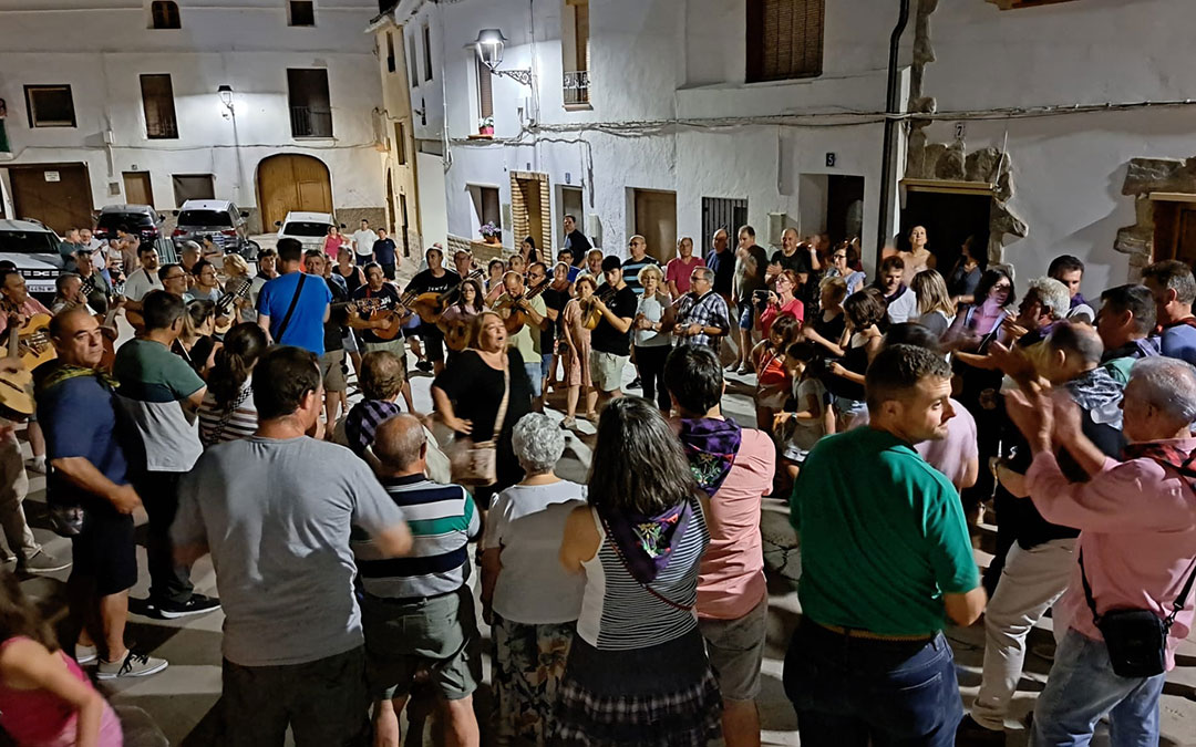 Ronda jotera en Vinaceite en el verano de 2024 y que ha inspirado a Castelnou. / Ayto. Vinaceite