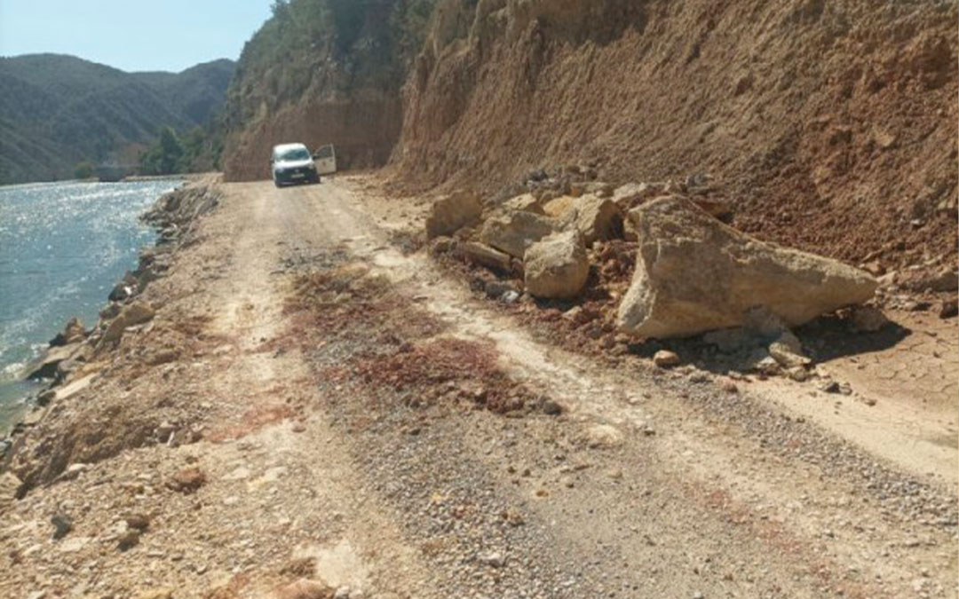 Desprendimientos en el caminos de la Ribera, en Fayón./ Proyecto de obras