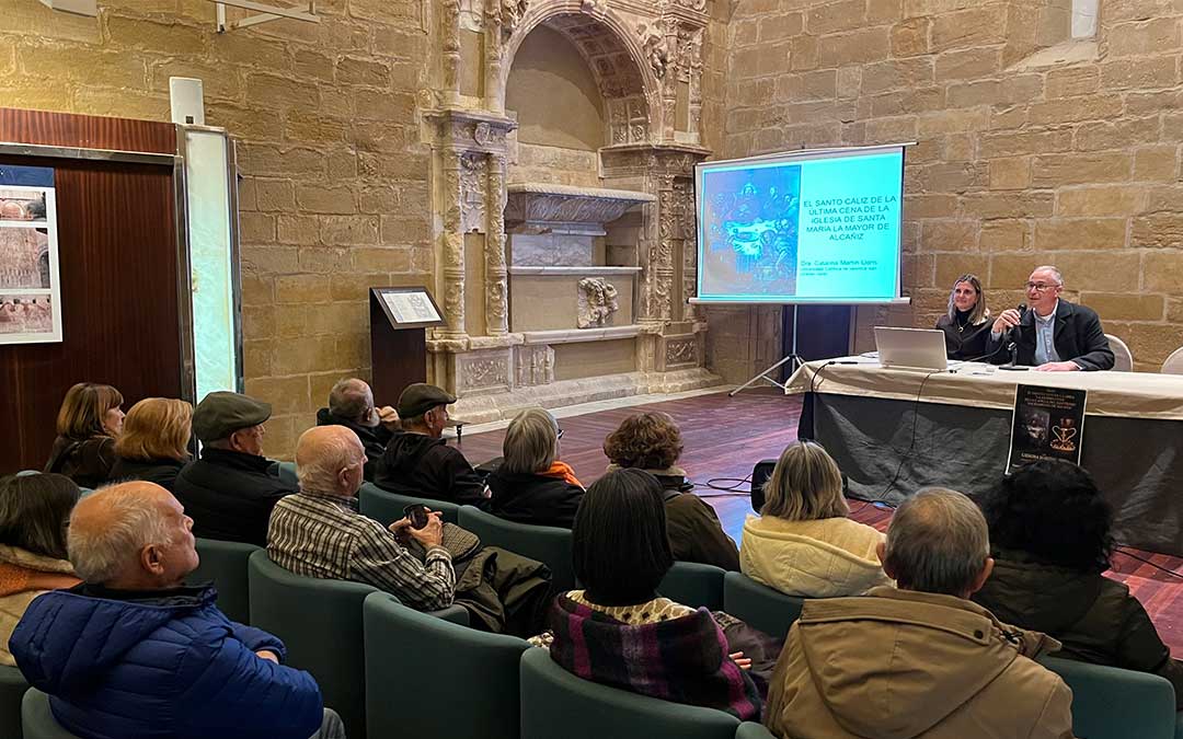 Instante de la conferencia de este viernes celebrada en el Parador de Alcañiz./ C.O.