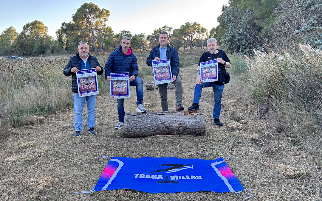 Juan Quílez, Luis Lizana, Eduardo Orrios y Santiago Chivite en uno de los tramos del Cross en las inmediaciones de La Estanca de Alcañiz. / S.C