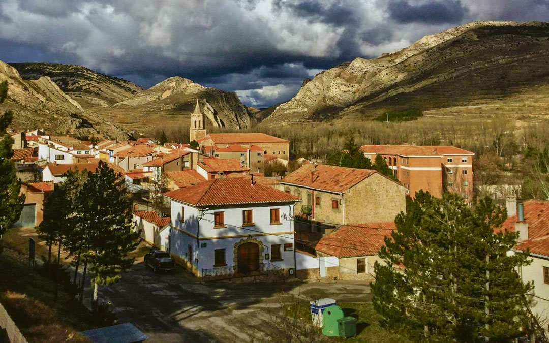 Aliaga es conocida por estar rodeada por su imponente Parque Geológico, de reconocido prestigio internacional./ TURISMO ARAGÓN