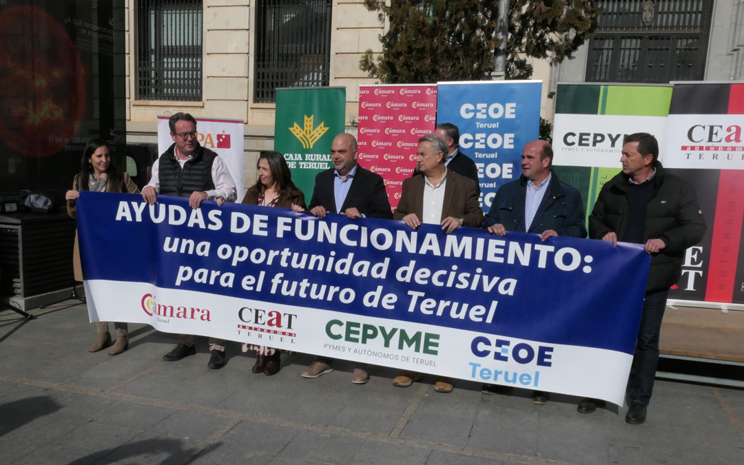 Los empresarios estuvieron al frente de la manifestación./ M.M.R.