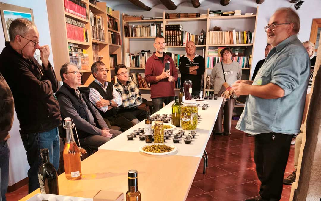 Cata de aceites como parte de la actividad./ F.Z