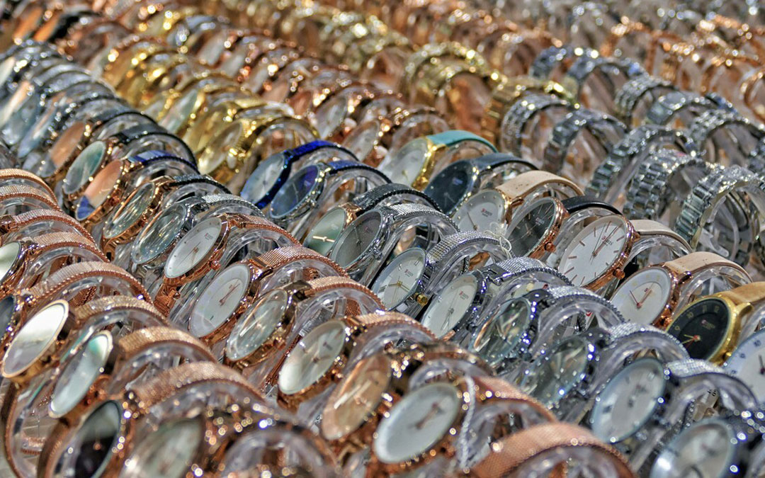Imagen de archivo de relojes de diamantes. / L.C.