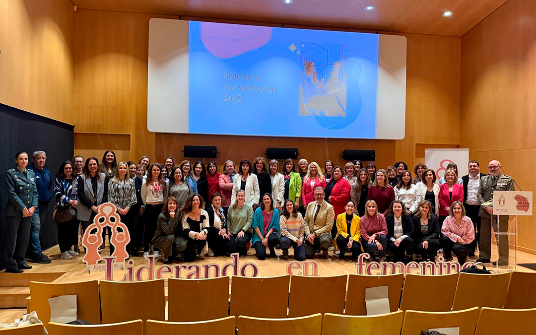 Foto de familia de las participantes en el evento anual “Liderando en Femenino” que en 2024 se celebró en Alcañiz / La COMARCA