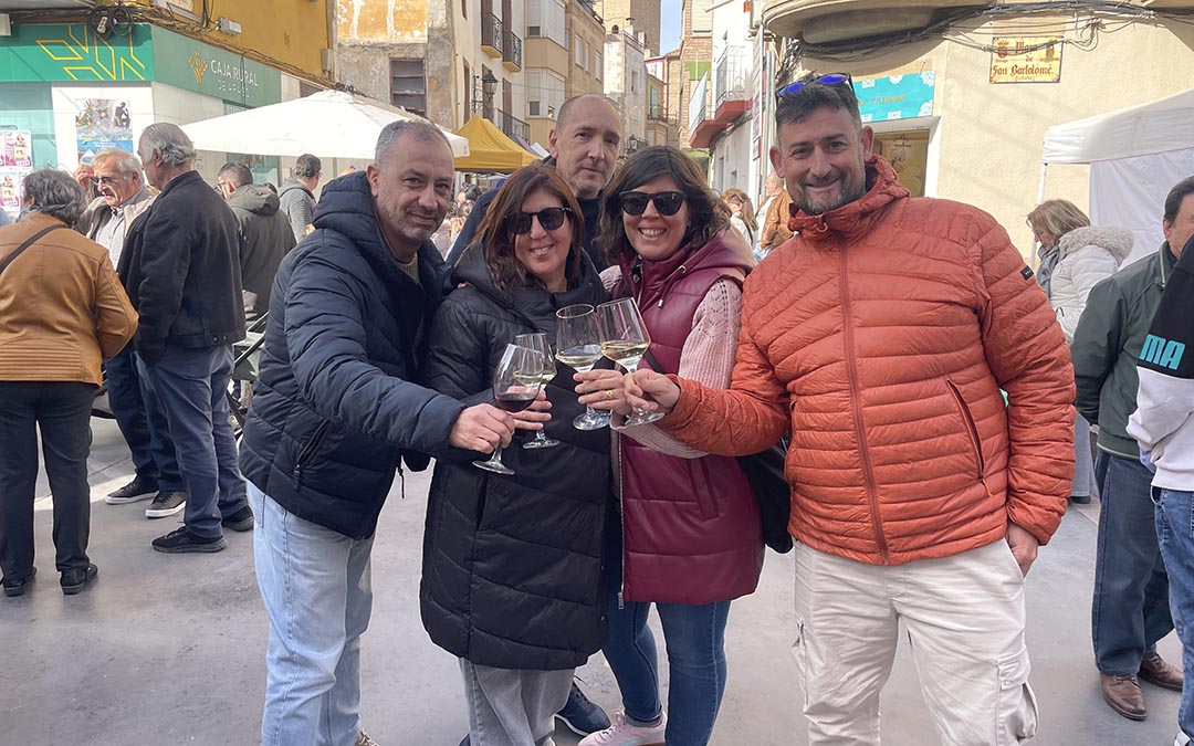 A la feria nonaspina acudieron grupos de amigos y familiares./ S.F.