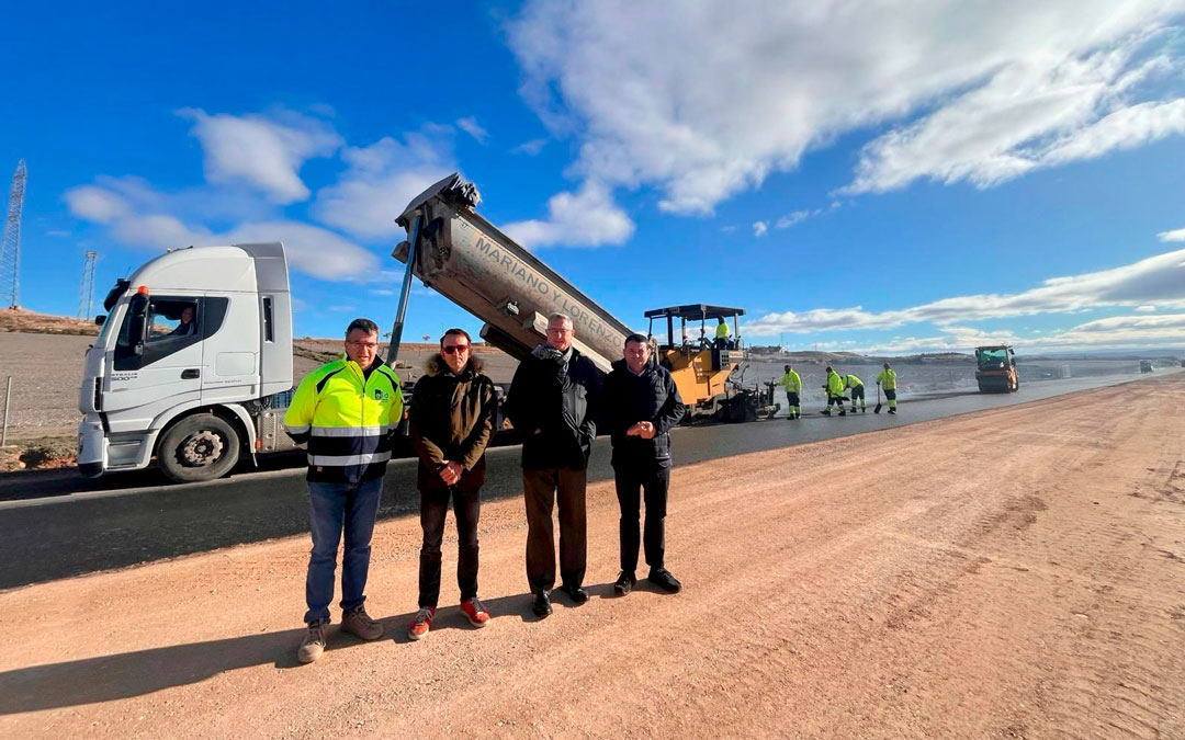 Blasco, junto a Estevan y Panadés, en la visita a las obras./ DGA