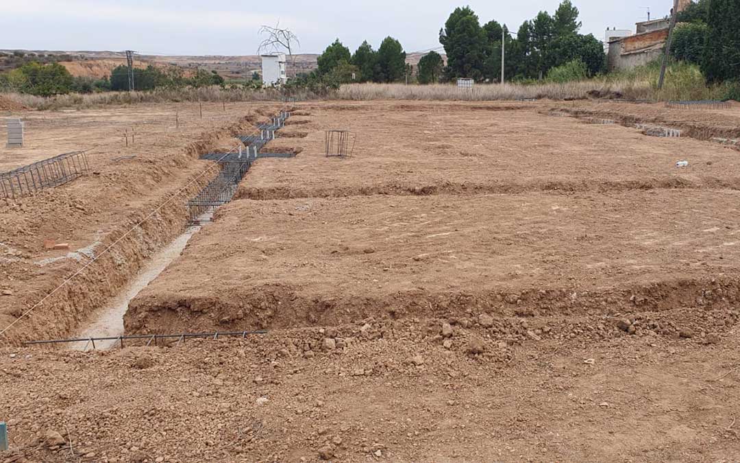 Inicio de los trabajos de la primera fase con el movimiento de tierras y la cimentación. / Ayto. Jatiel
