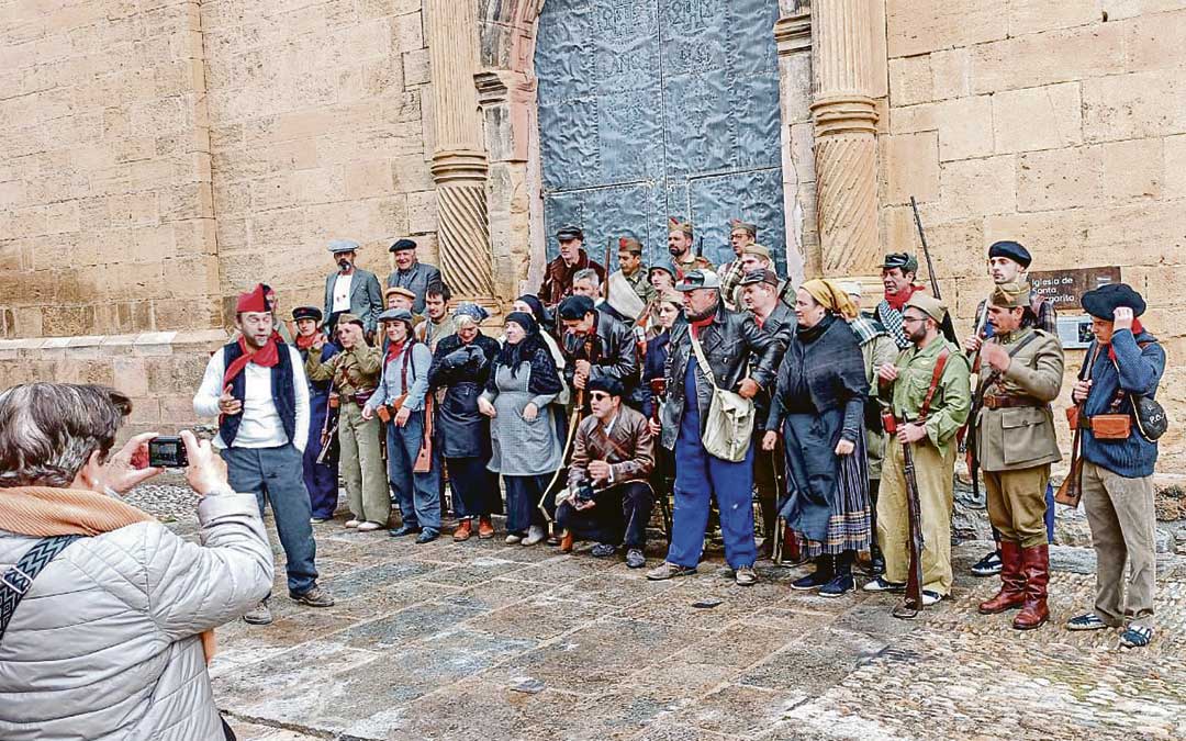 Todos quisieron retratar a los participantes en las recreaciones / Ayto. Mirambel