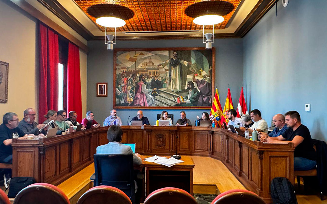Sesión plenaria del Ayuntamiento de Caspe./ Ayro. Caspe