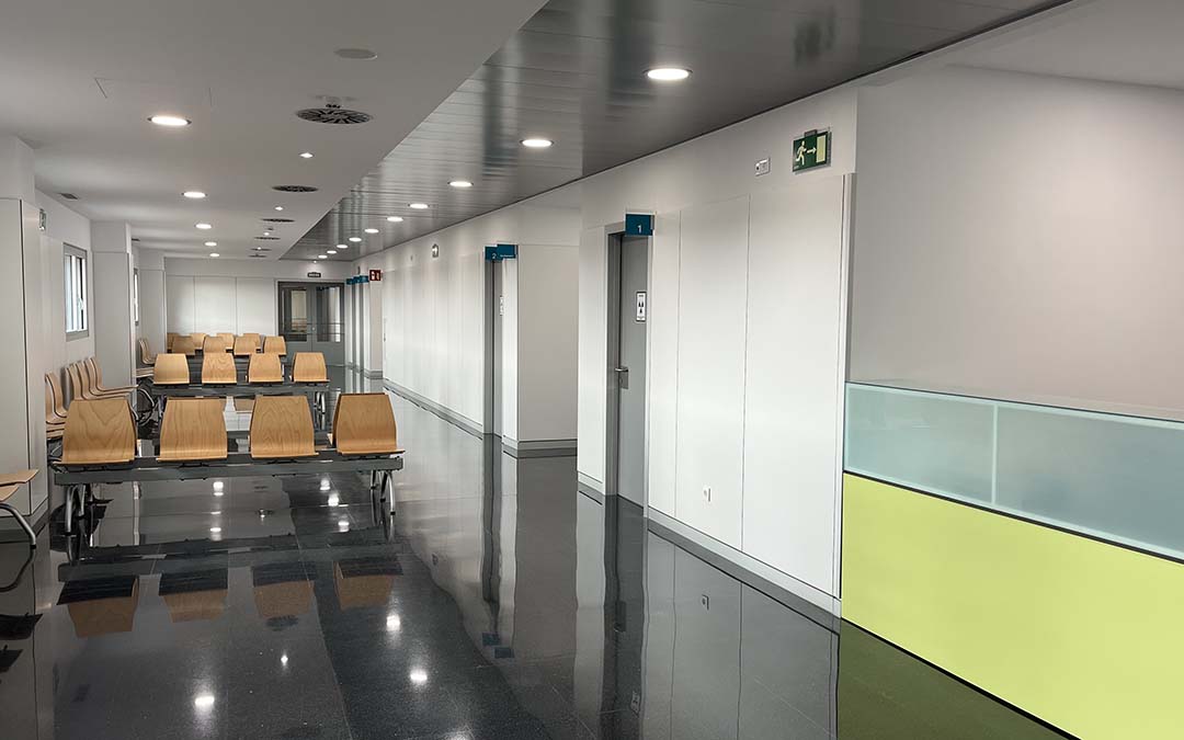 Sala de espera de Radiodiagnóstico en el nuevo Hospital de Alcañiz. / L. Castel