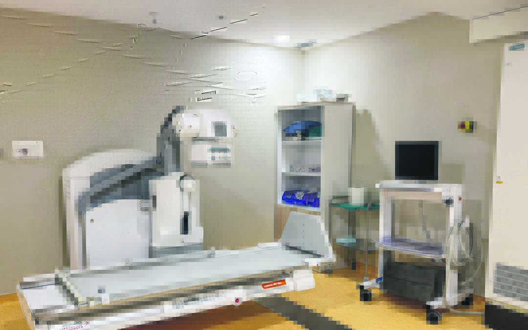 Equipo de telemando nuevo para obtener imágenes dinámicas y radiografías de alta resolución en tiempo real / L. Castel