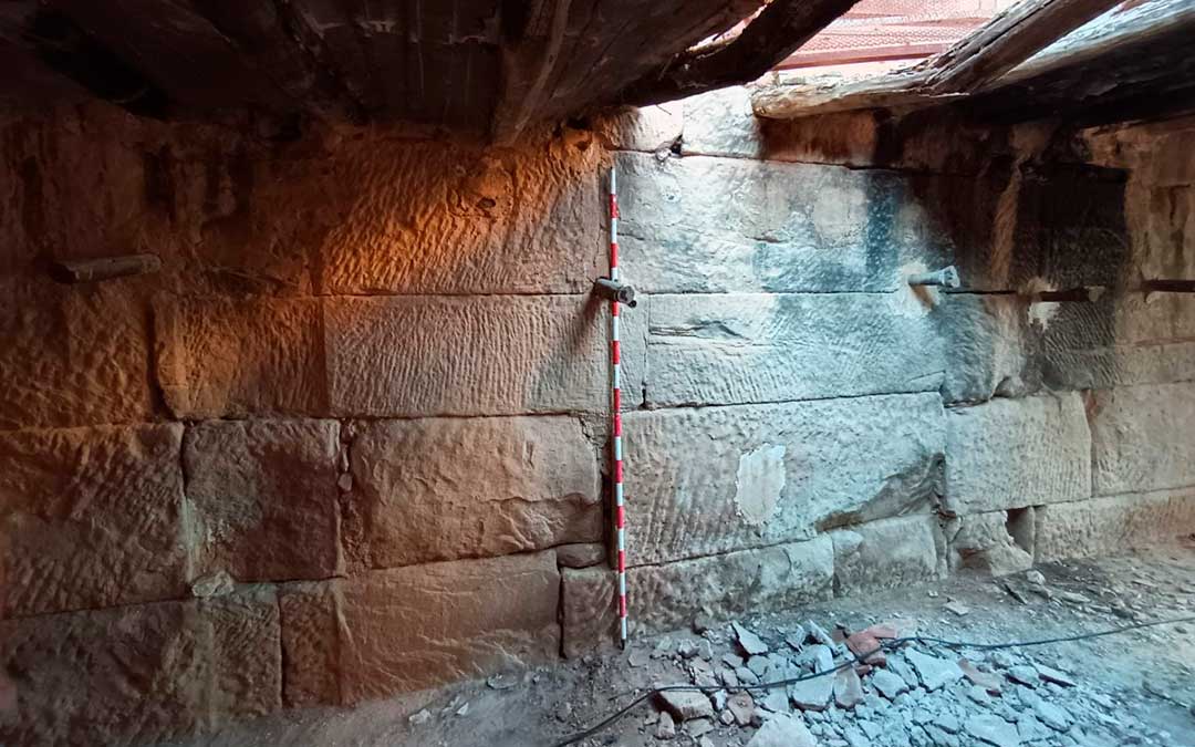 Parte de los sillares que han aparecido bajo la edificación/ TALLER DE ARQUEOLOGÍA