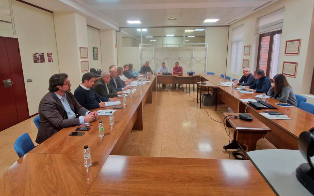 El departamento de Agricultura y las organizaciones agrarias han mantenido una reunión este martes. / DGA