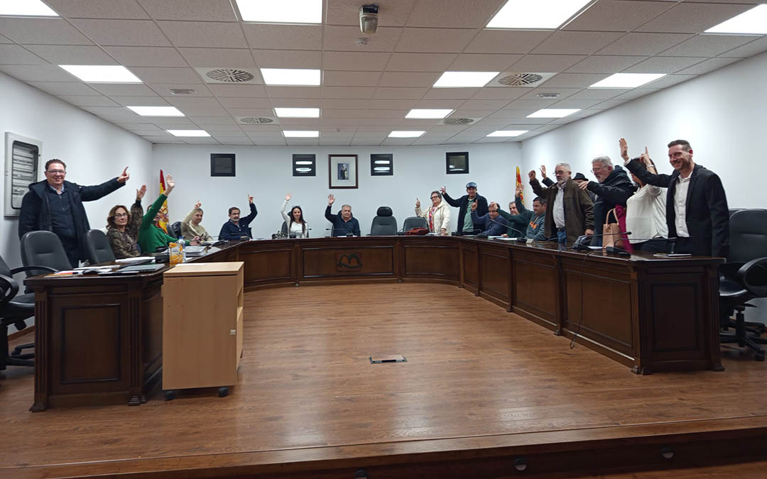 Votación en la consultiva de alcaldes de la Comarca del Matarraña./M.J. Salvador