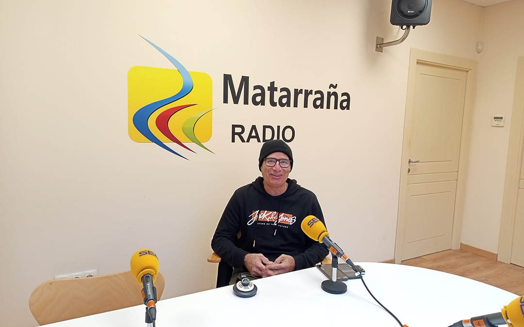 Fernando Zorrilla en su espacio quincenal "Piñas Serótinas"./M.J. Salvador