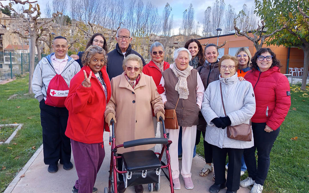 Participantes y organizadores de la iniciativa "Respira Matarraña" esta mañana en Valderrobres./M.J. Salvador