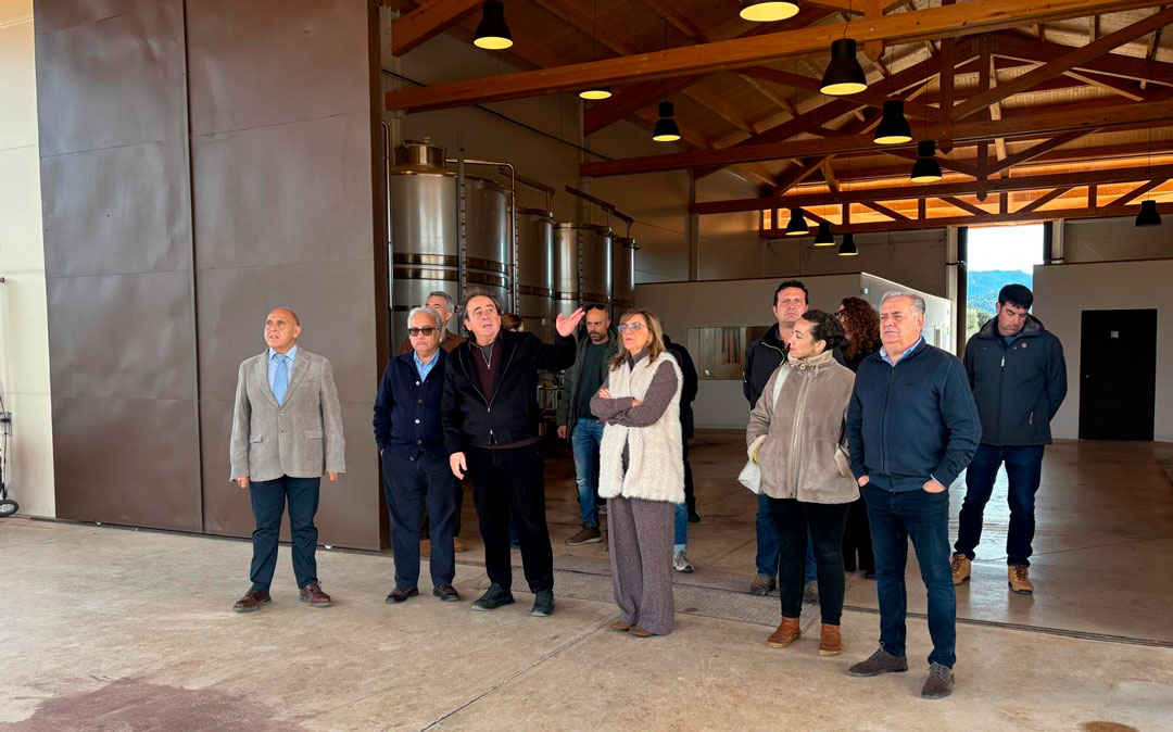 Momento de la visita a la bodega Amaru en Cretas./ M.M.R.