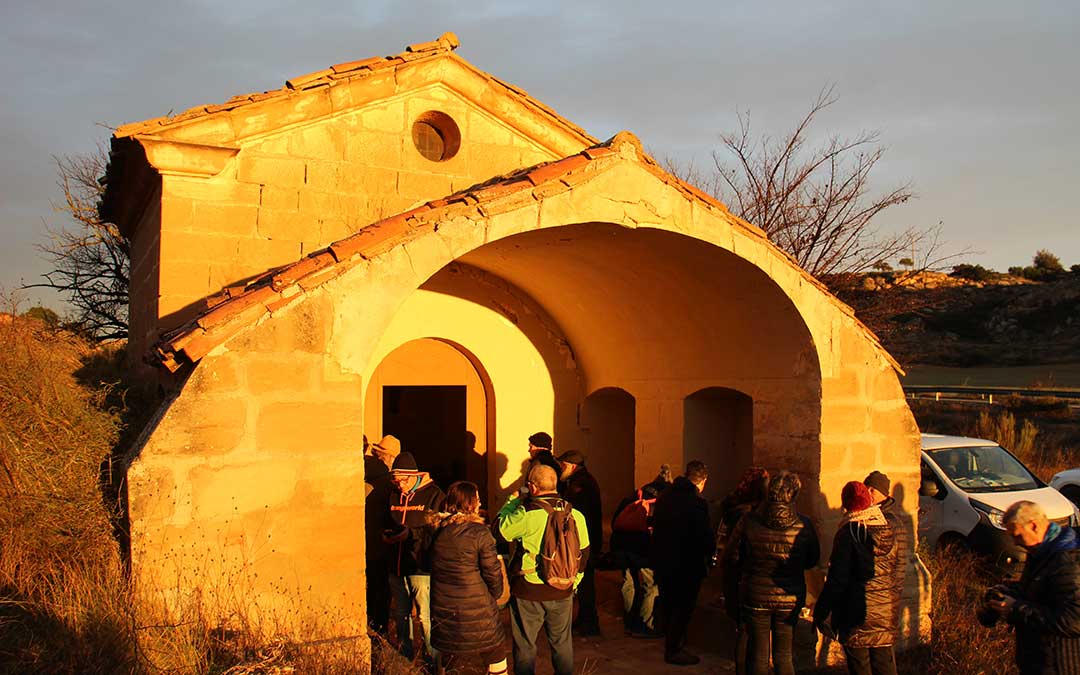 Convocatoria en la ermita de la Virgen de la Peña de Alcañiz para ver el asoleo en el solsticio de invierno. / B. Severino