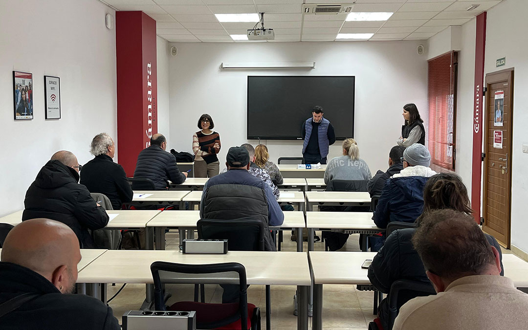 El alumnado ha recibido formación sobre la normativa de transporte, seguridad vial y conducción profesional de viajeros. / Cámara Teruel