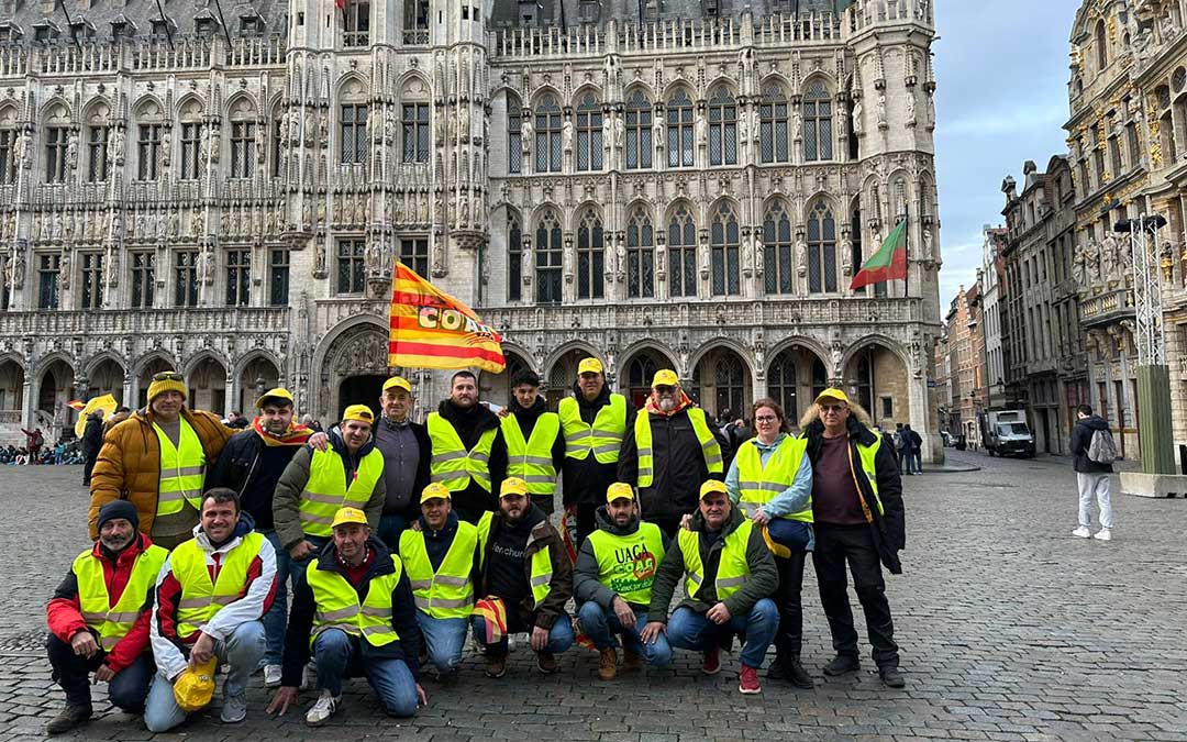 Parte de la delegación aragonesa de UAGA-COAG en Bruselas este 18 de diciembre. / UAGA-COAG