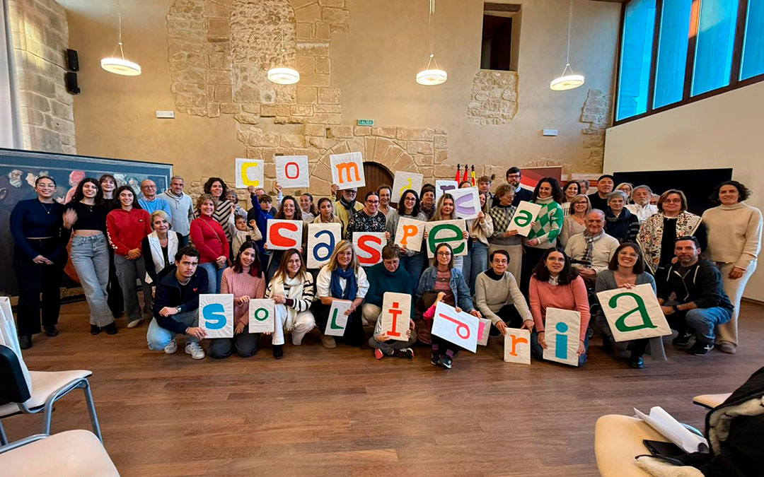 Foto de familia con todos los voluntarios tras el reconocimiento. / Susana Campos