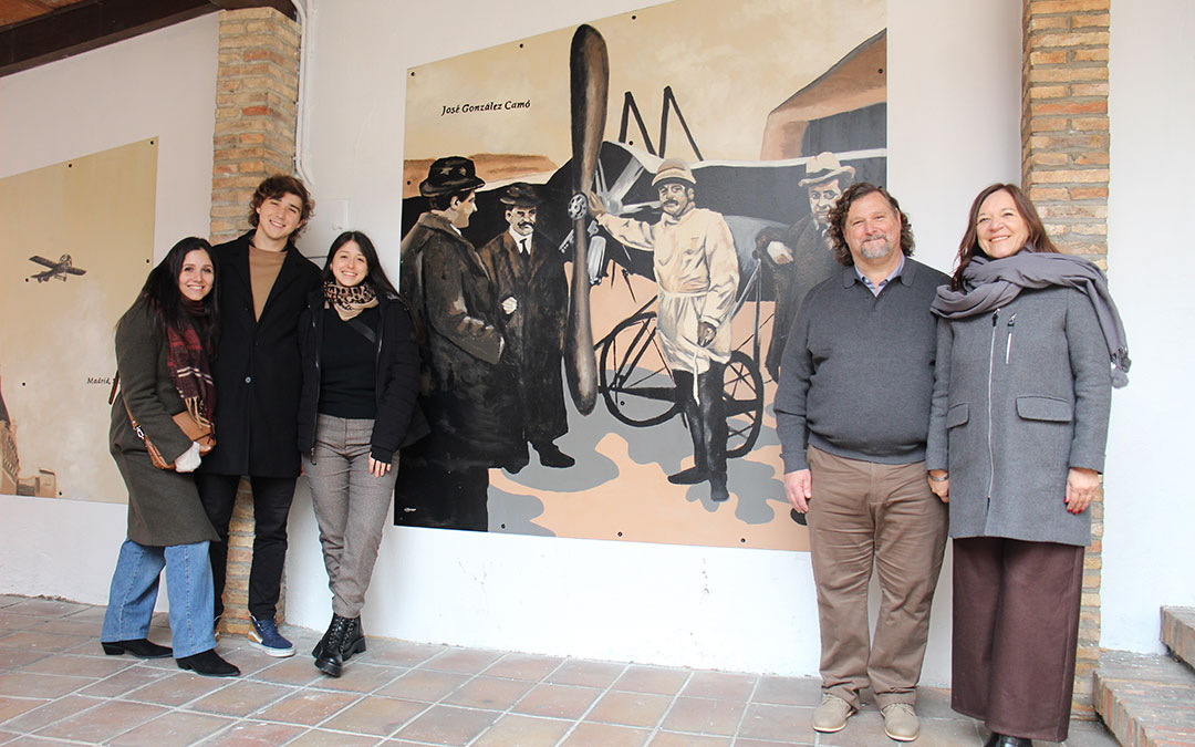 Uno de los nietos y varios bisnietos de José González Camó viajaron desde Argentina para el homenaje y encontrarse con el piloto y sus raíces en Caspe. / B. Severino