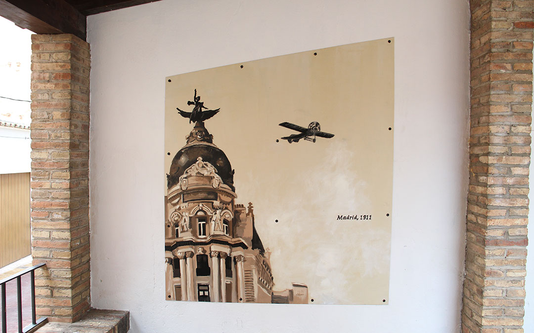 El mural a José González Camó obra de José Pérez Sancho consta de tres partes: la Gran Vía de Madrid, el protagonista y el convento de Santo Domingo en 1911. / B. Severino