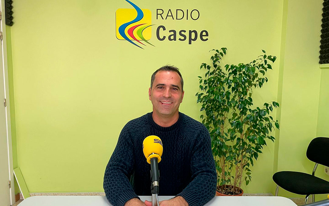 Gabriel Luena en Radio Caspe./ S.F.