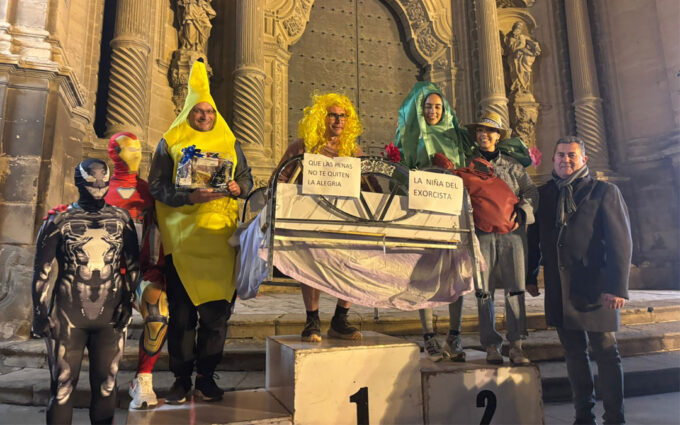 La niña de exorcista se cuela en la Carrera del Pavo de Alcañiz y se lleva el primer premio