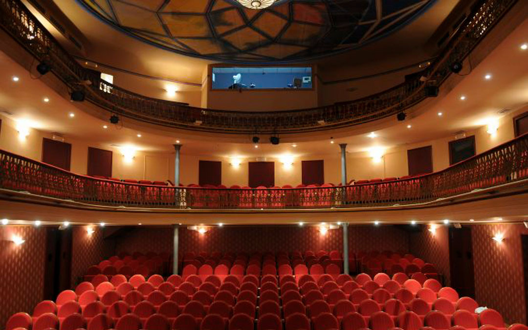 Imagen de archivo del interior del patio de butacas del Teatro Municipal./ CATÁLOGO BAJO ARAGÓN