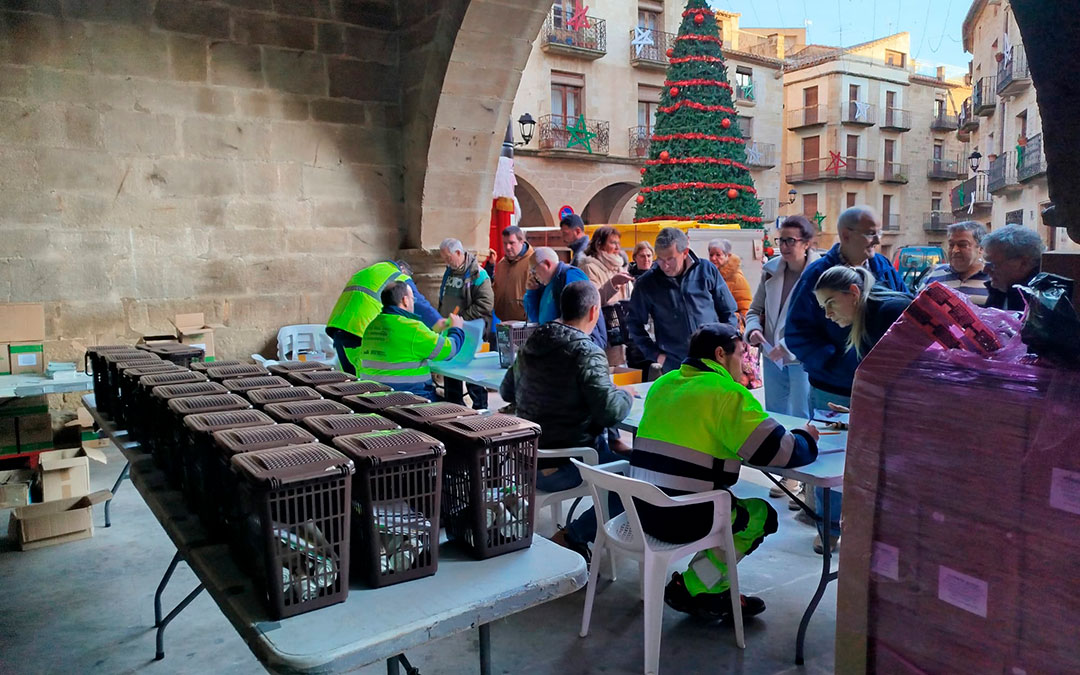 Entrega de los kits de reciclaje en Calaceite / Comarca Matarraña