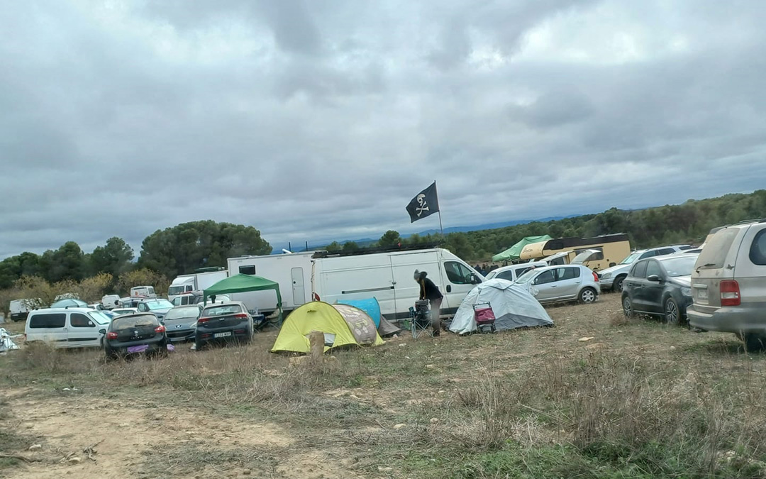 Acampada en la Rave ilegal de Mazaleón./Guardia Civil