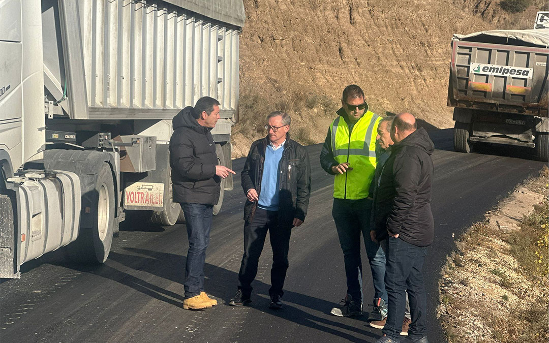 Instantes de la visita a la carretera TE-V-1335 de Montalbán. / DPT