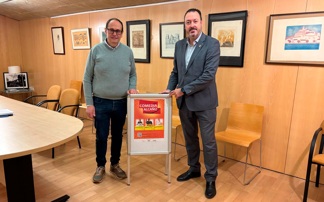 El técnico, David Arrufat, junto al concejal, Javier Climent, durante la presentación./ M.M.R.