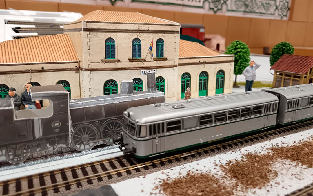 Maqueta móvil expuesta en el Hogar del Jubilado de Alcañiz / C.A.