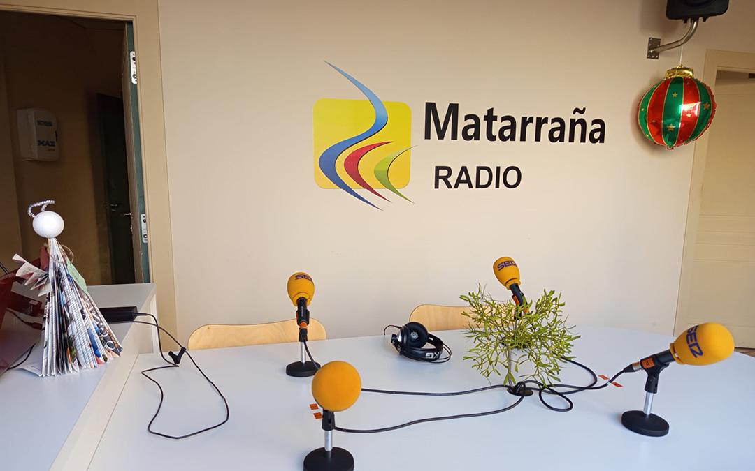 Navidad en el estudio de Matarraña Radio./M.J. Salvador