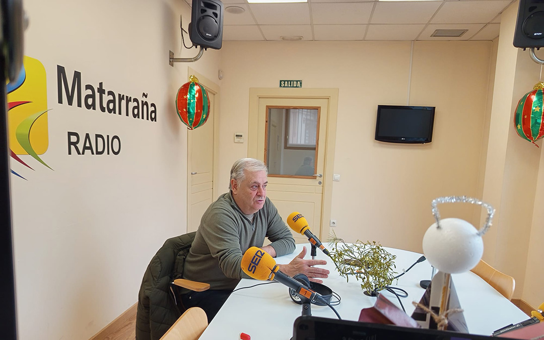Fernando Camps, presidente comarcal en los estudios de Matarraña Radio./M.J. Salvador