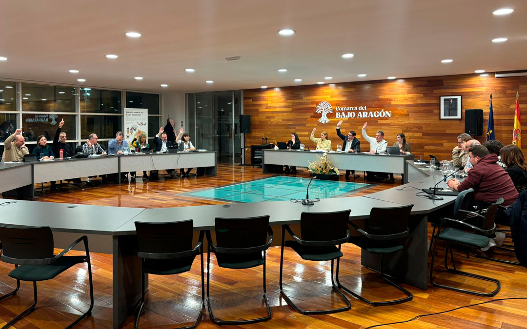 Votación del presupuesto en el pleno extraordinario./ M.M.R