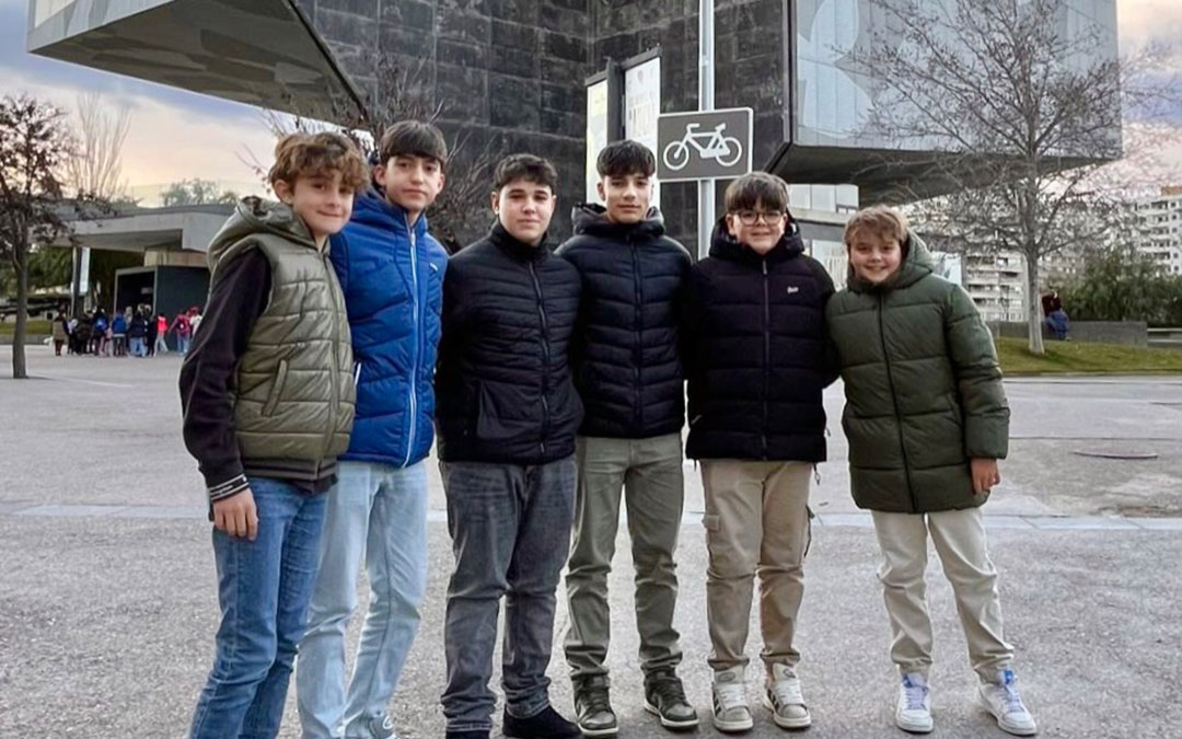 El Alevín del Translop Alcañiz Club Patín recogió el premio a Mejor Equipo Masculino de Hockey Patines 2025 en la I Gala del Patinaje Aragonés. / L.C.