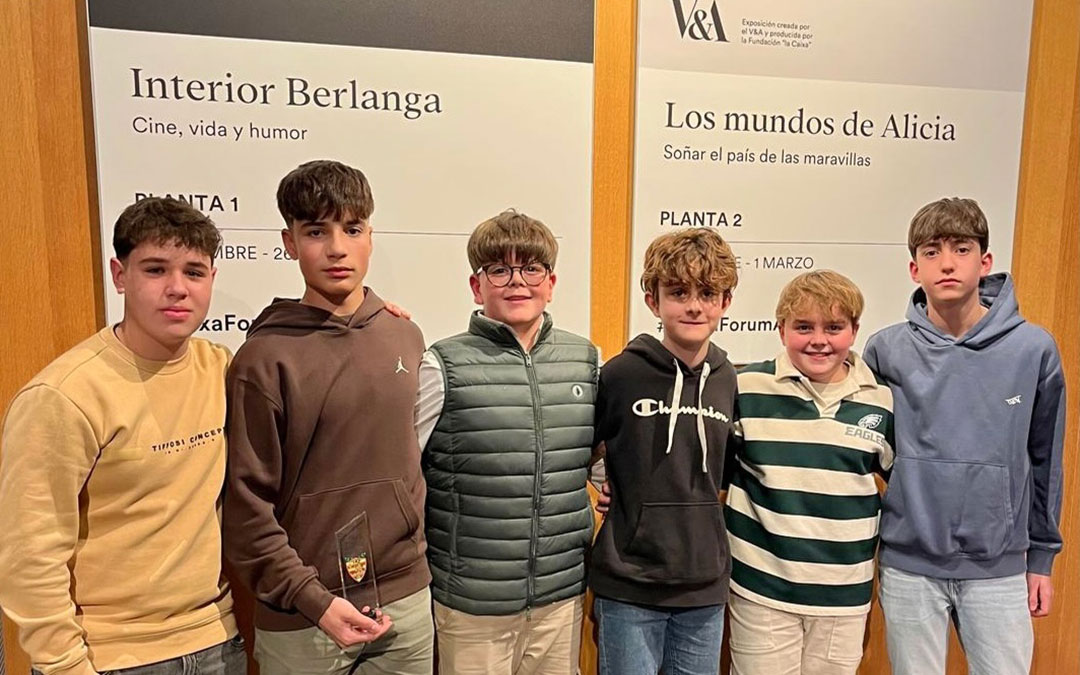 El Alevín del Translop Alcañiz Club Patín recogió el premio a Mejor Equipo Masculino de Hockey Patines 2025 en la I Gala del Patinaje Aragonés. / L.C.
