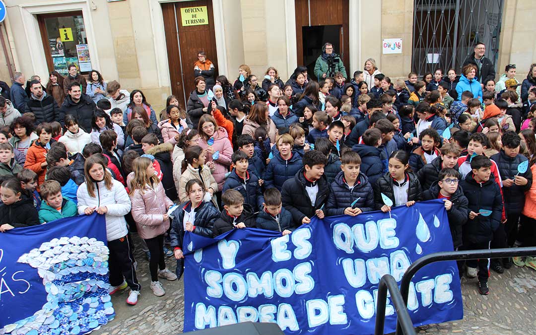 Día de la Paz y la No Violencia con los escolares de Alcañiz. / B. Severino