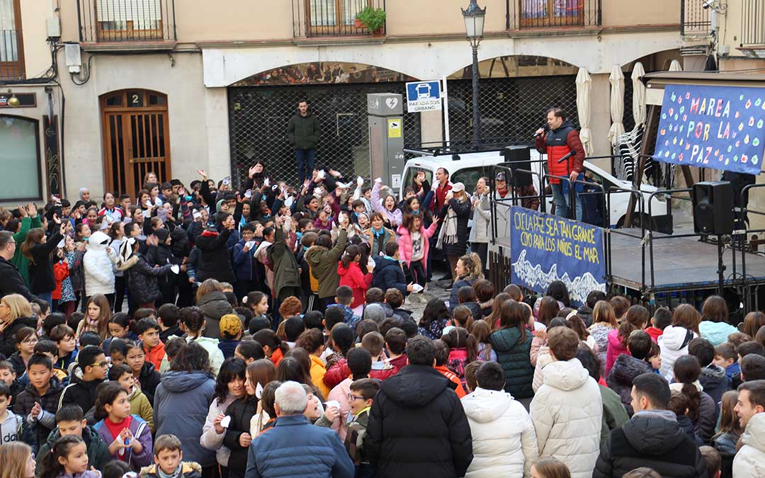 Día de la Paz y la No Violencia con los escolares de Alcañiz. / B. Severino