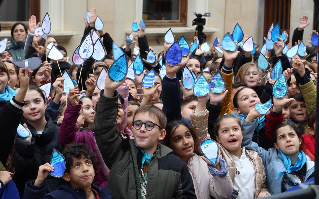 Día de la Paz y la No Violencia con los escolares de Alcañiz. / B. Severino