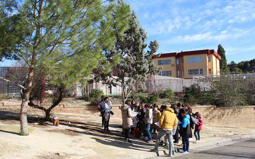 Recorrido por el trazado botánico en la senda del río. / B. Severino
