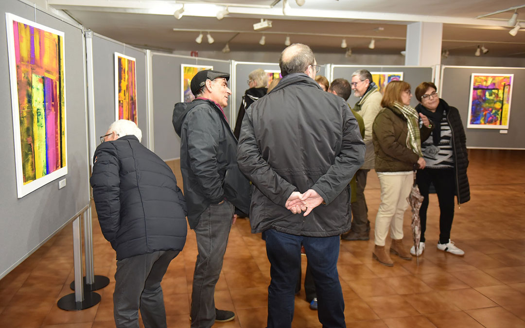 Inauguración de 'Amarillo, Amar y yo' de Bart Felix, en Alcorisa. / Tomás Montero