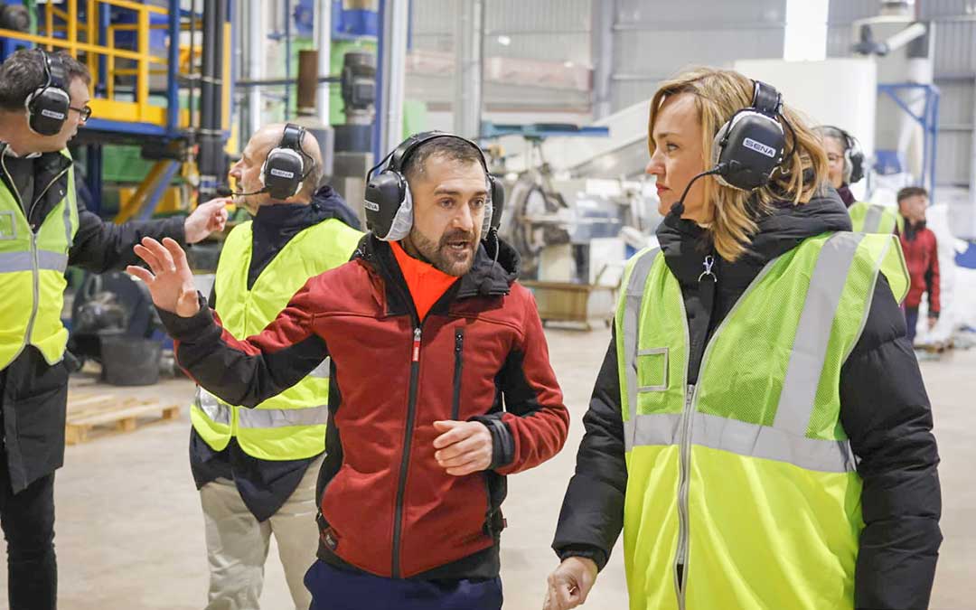 La candidata del PSOE, Pilar Alegría, en las instalaciones de la empresa Politer Reciclaje en Montalbán / PSOE