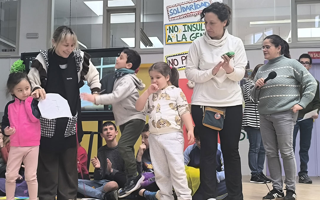 Día de la Paz y la No Violencia en el colegio Gloria Fuertes de Andorra. / CPEE